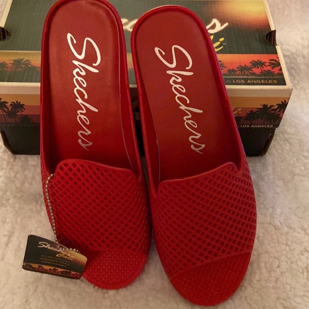 🥳🎉Host Pic✨Sketchers Cali slide on Sandals Red